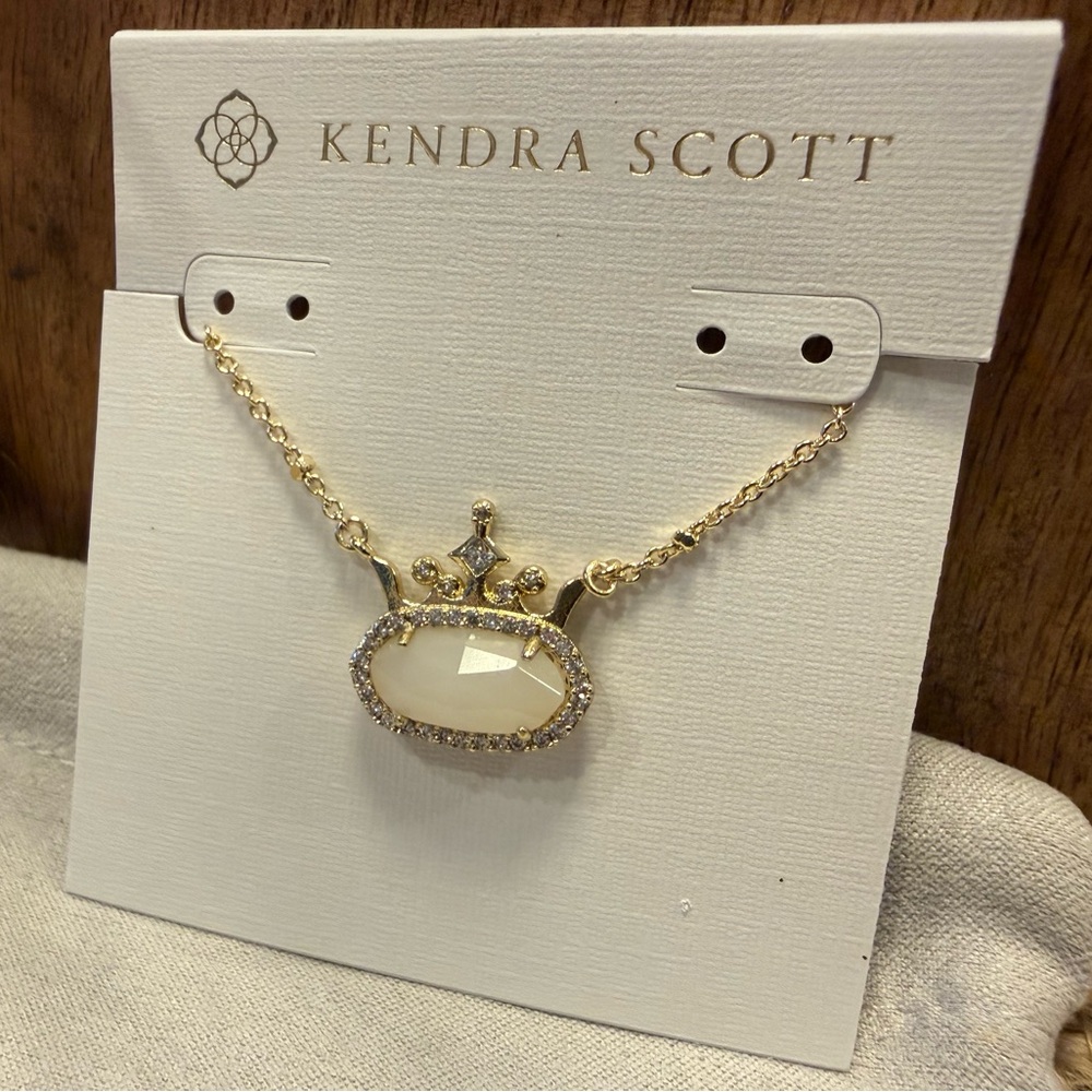 NWT Kendra Scott Gold Disney Princess Short Pendant Crown Necklace
